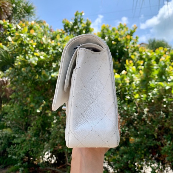 AUTHENTIC CHANEL Medium Flap White Caviar Silver - Picture 2 of 16